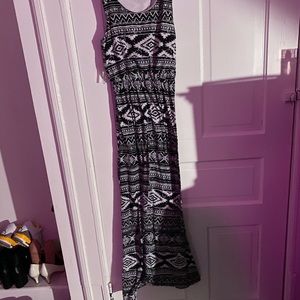 Small Rue 21 Black /White Patterned Racerback Sleeveless Maxi Dress